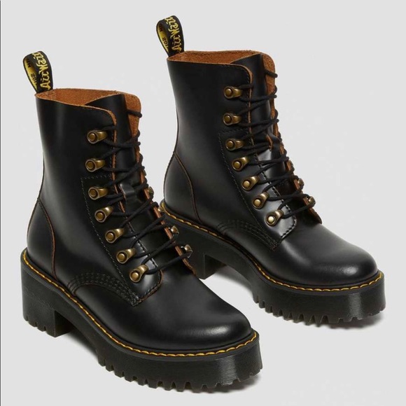 COPY - Dr. Martens Leona boot - Picture 2 of 6